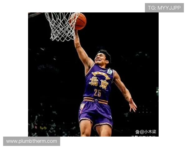以传奇篮球运动员成长历程展现拼搏精神与团队力量的励志动人故事
